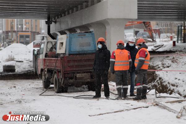 В Екатеринбурге начали второй этап реконструкции Макаровского моста. Гуляем по стройке вместе с JustMedia.ru - Фото 8