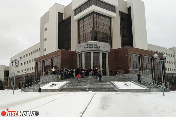 Противники QR-кодов в Свердловском суде дважды заявляли об отводе судьи - Фото 2