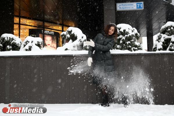 Алена Степанова, менеджер: «Наконец-то выпало много снега. Всем пушистого Нового года!» В Екатеринбурге -2 градуса - Фото 3