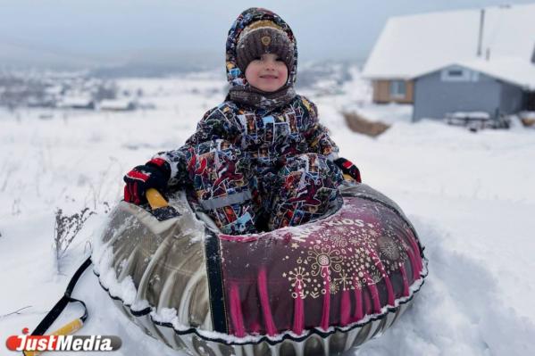 Марк Мошев, 5 лет: «Больше всего зимой я люблю кататься с горки на бублике» В Екатеринбурге -17 градусов - Фото 2