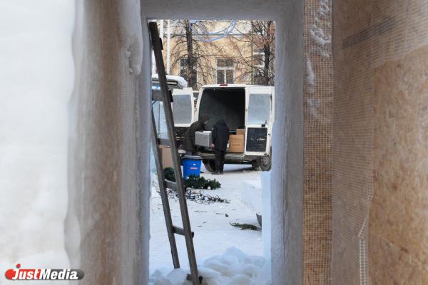 В Екатеринбурге начался разбор главного ледового городка - Фото 5
