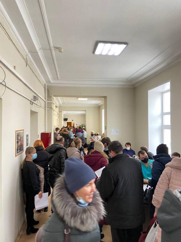 Екатеринбуржцы продолжают жаловаться на огромные очереди в больницах - Фото 4