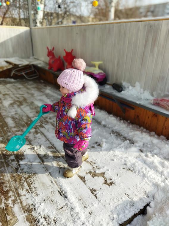 Арина Галимова: «Зимой можно прятаться в снежных тоннелях и собирать снег на лопатку». В Екатеринбурге около нуля - Фото 5