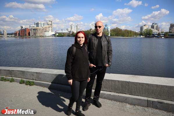 Алина Марковских, осветитель и Иланд Блэк, IT-специалист: «Непогода – это временно» В Екатеринбурге +13 градусов - Фото 2