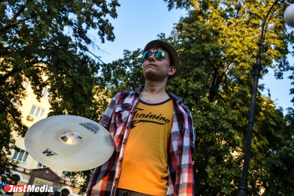 Никита Шурманов, барабанщик: «Погода сейчас стоит просто великолепная». В Екатеринбурге +28 градусов - Фото 2