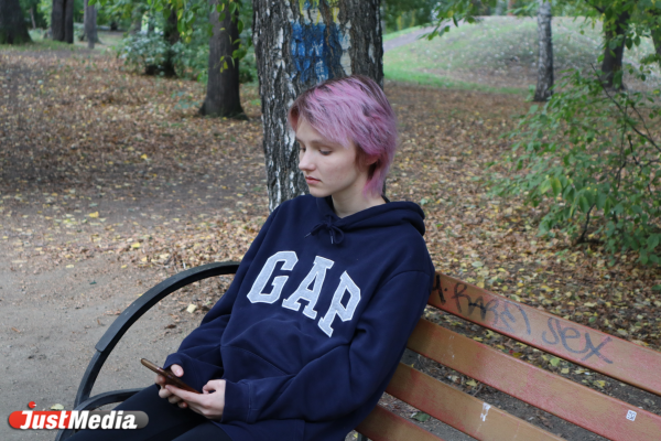 Яна Трофимова, студентка: «Обычно сентябрь угнетает, но сегодня день радостный» В Екатеринбурге +2 градуса - Фото 4