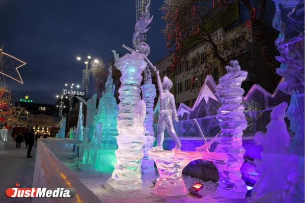 В Екатеринбурге начал работу ледовый городок - Фото 4