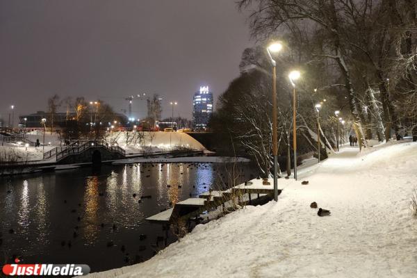Зима не планирует уходить. В Екатеринбурге -6 градусов и снова снег - Фото 3