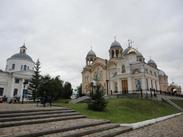 Свято место пусто не бывает: самые красивые храмы Урала  - Фото 2