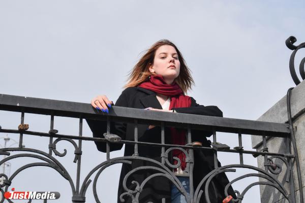 Мария Никонова, студентка:  «Для меня это первый весенний Екатеринбург». В Екатеринбурге -1 градус - Фото 5