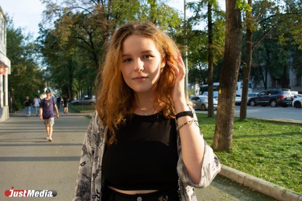 Юля и Марина, студентка и школьница: «Какая разница, где находиться, если сердце рядом». В Екатеринбурге +21 градус - Фото 3