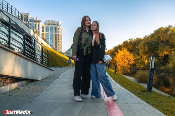 Арина Ларина и Валерия Харитонова, студентки: «Нам травится дождь за окном и теплая погода». В Екатеринбурге +13 градусов - Фото 2