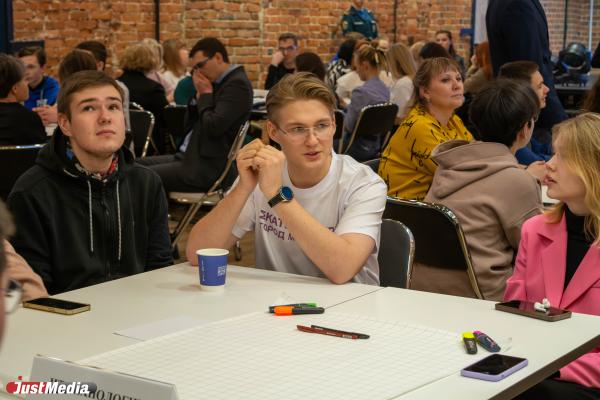 Молодежь Екатеринбурга выбрала, что положит в капсулу времени - Фото 2