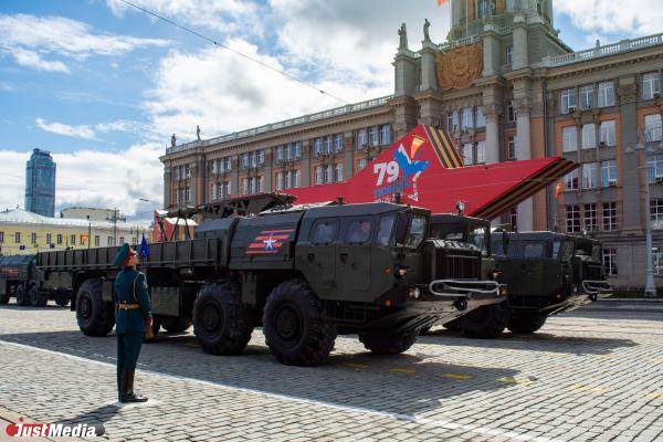 В Екатеринбурге состоялся парад в честь Дня Победы - Фото 19