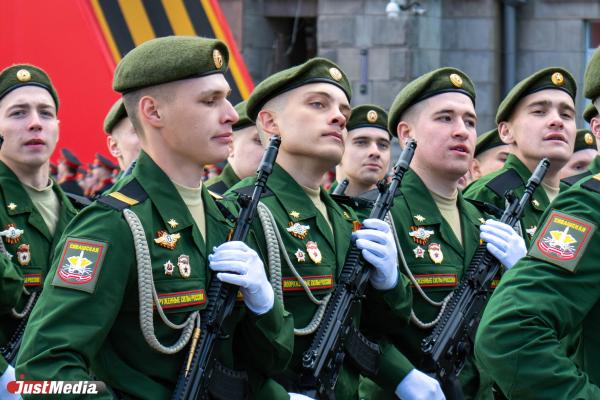 В Екатеринбурге состоялся парад в честь Дня Победы - Фото 8