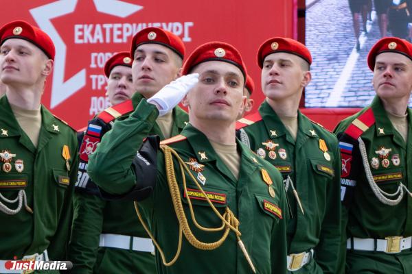 В Екатеринбурге состоялся парад в честь Дня Победы - Фото 11