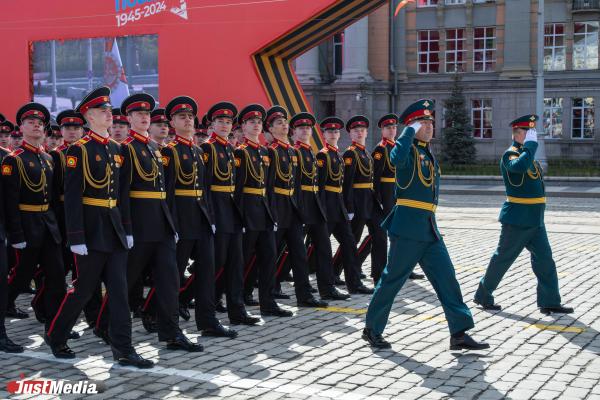 В Екатеринбурге состоялся парад в честь Дня Победы - Фото 14