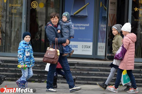 Закутываются в шарфы и куртки. Утепленный Екатеринбург в 10 фотографиях - Фото 8