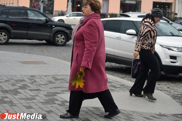 Закутываются в шарфы и куртки. Утепленный Екатеринбург в 10 фотографиях - Фото 10