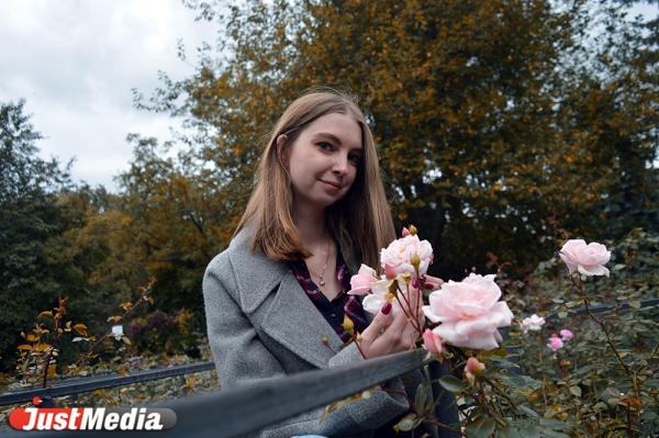Журналист Алена Скользина: «Не очень люблю осень. Природа увядает, и с каждым днем становится все холоднее». В Екатеринбурге +19 - Фото 6