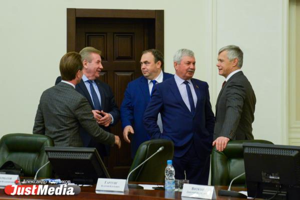 «Не тратьте время на отчеты». Цуканов попытался оживить встречи Совета политических партий  - Фото 4