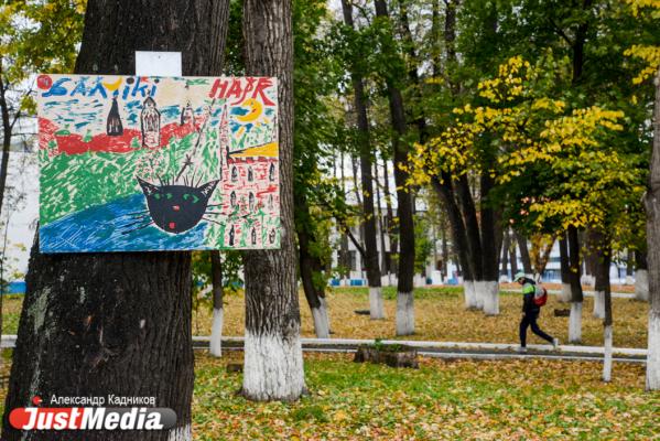 В Екатеринбурге бабье лето резко сменилось дождями и холодом. Смотрим с JustMedia.ru, насколько горожане готовы к осени - Фото 11