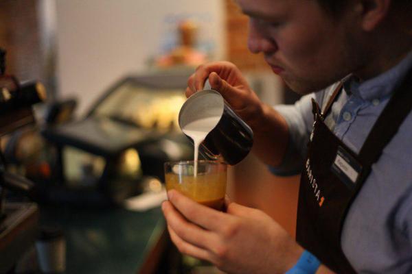 10 килограммов эфиопского кофе и 15 минут на 12 напитков. JustMedia.ru узнал, как уральские бариста готовятся к чемпионату - Фото 3