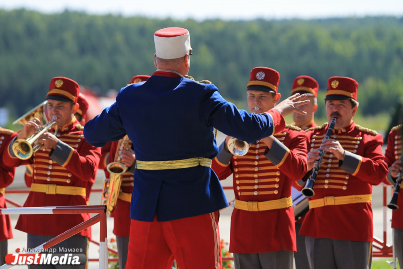 «Оборона и защита» живет семь лет. Как выставка проходит в последний раз - Фото 1