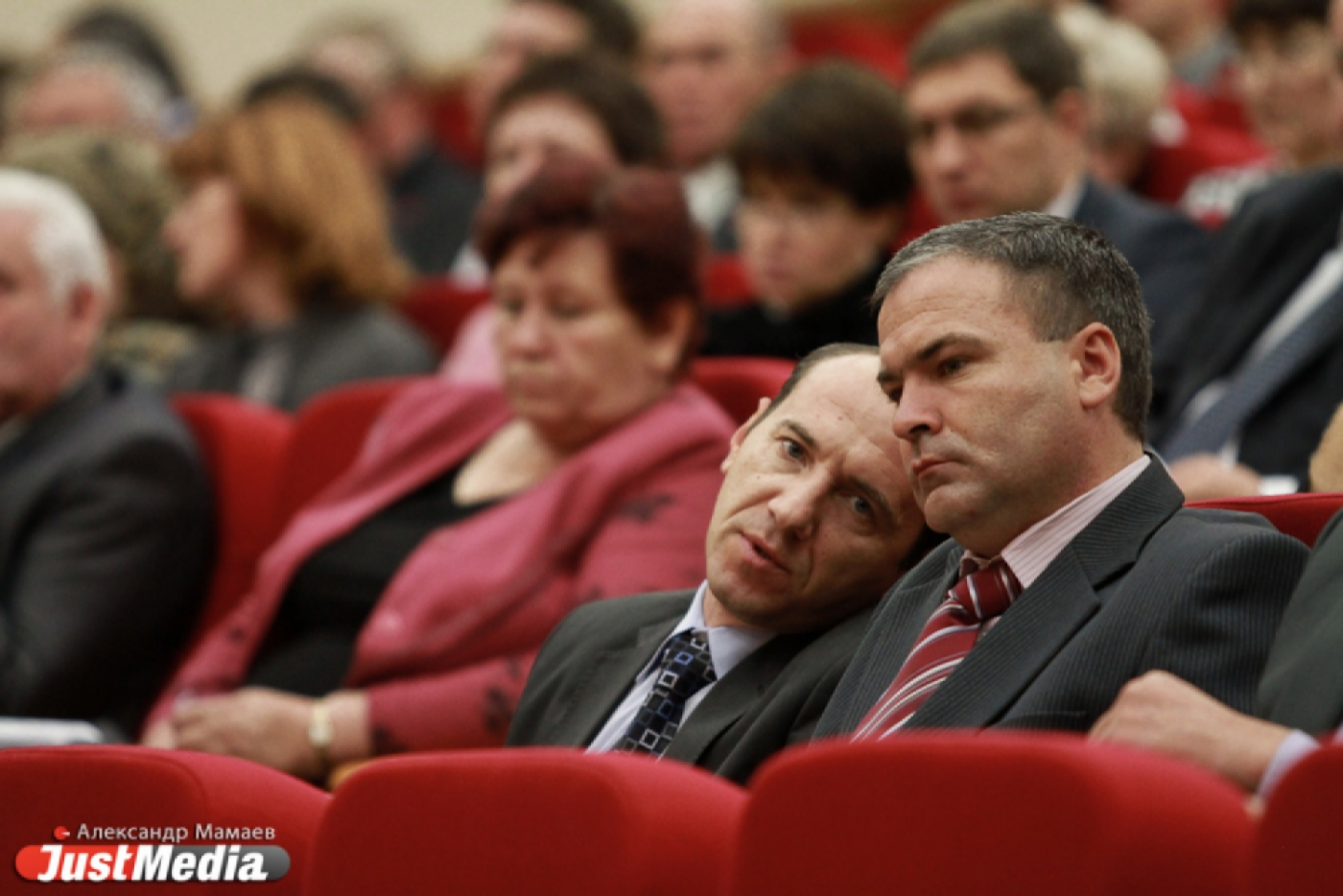 «Теперь только его поручения и исполнять». Куйвашев замучил и отблагодарил вниманием свердловских мэров - Фото 1