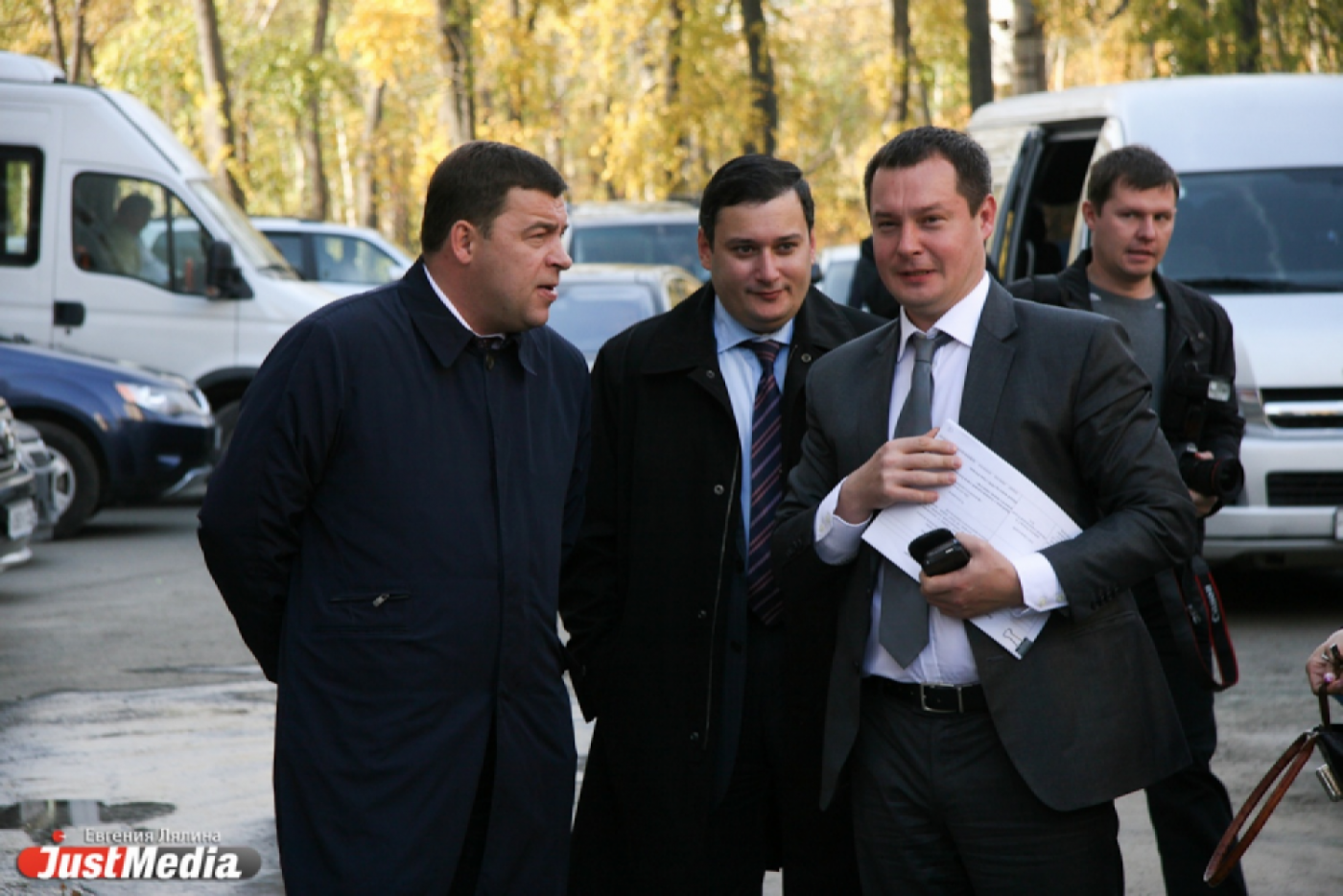 Куйвашев и Хинштейн жестко спросили с застройщиков. Те рассказали веселые и грустные истории обманутых дольщиков - Фото 1