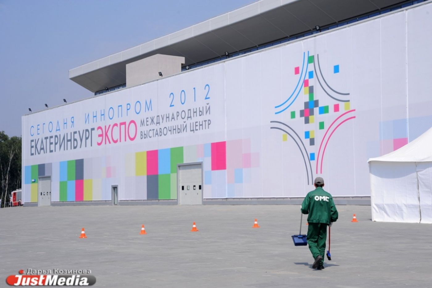 «ИННОПРОМ-2013» - колосс на глиняных ногах: программа масштабна, но «выставочник» не достроен  - Фото 1