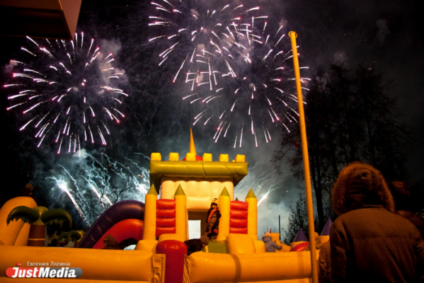 Праздник за 5 миллионов — с «Миражом» и Дедом Морозом из Устюга. ТРЦ «Радуга-парк» открывается с «барским размахом» - Фото 1