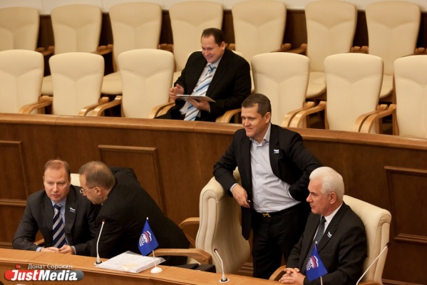 Большому теннису — большие средства! Долг Свердловской области из-за любви к спорту увеличился на 2 миллиарда рублей - Фото 1