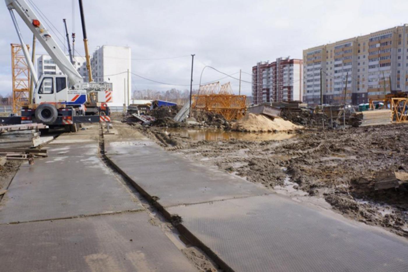 Пути ада: жители микрорайона Кольцово вынуждены ходить по дороге из плит, у которой есть начало, но нет конца - Фото 1