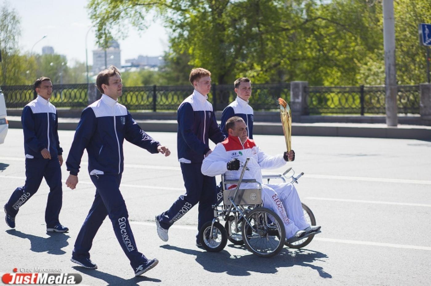 Огненное шествие: как Екатеринбург встретил главный символ Универсиады - Фото 1