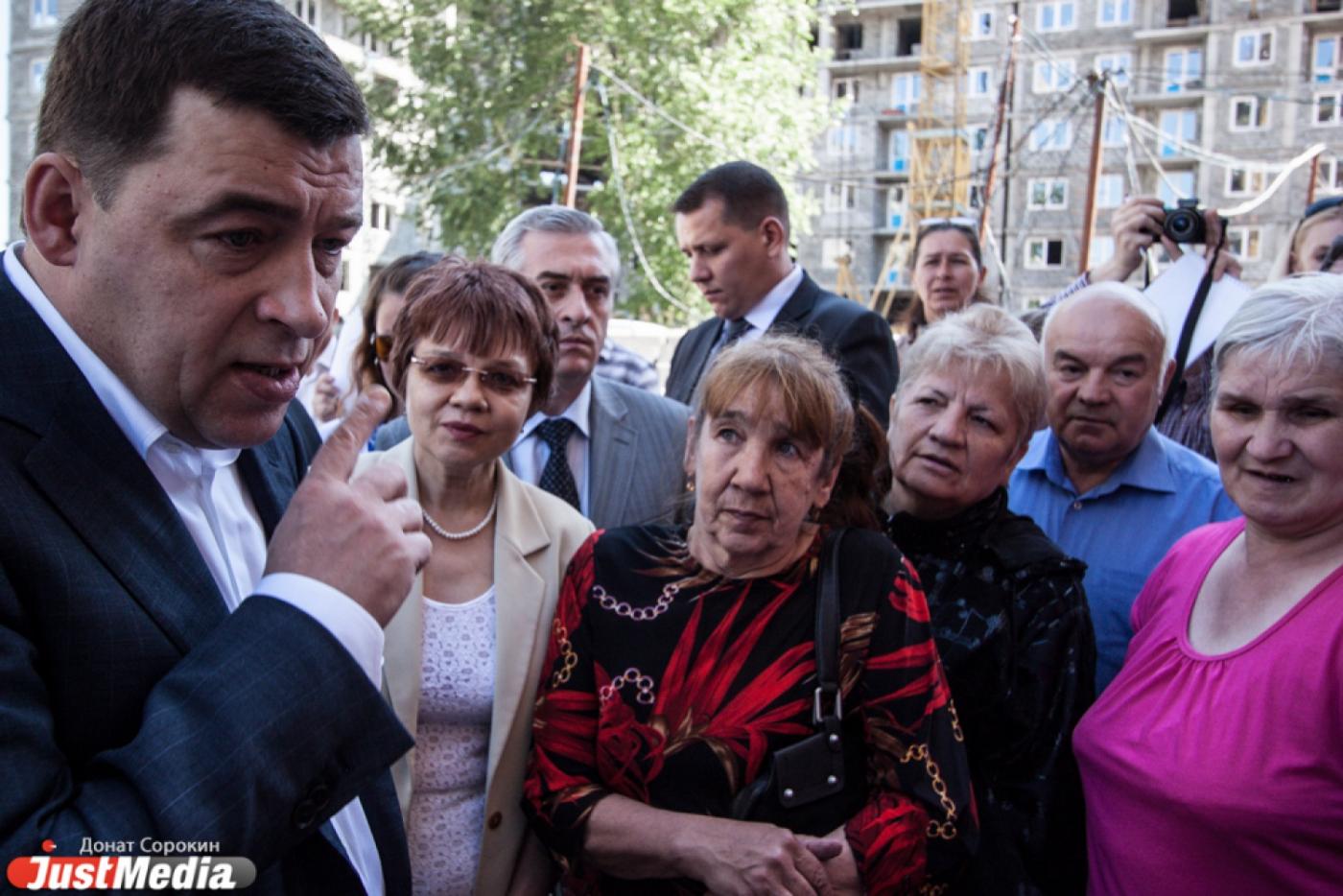 На Среднем Урале осталось 11 долгостроев. Александр Хинштейн обещал решить проблемы обманутых дольщиков до конца года - Фото 1