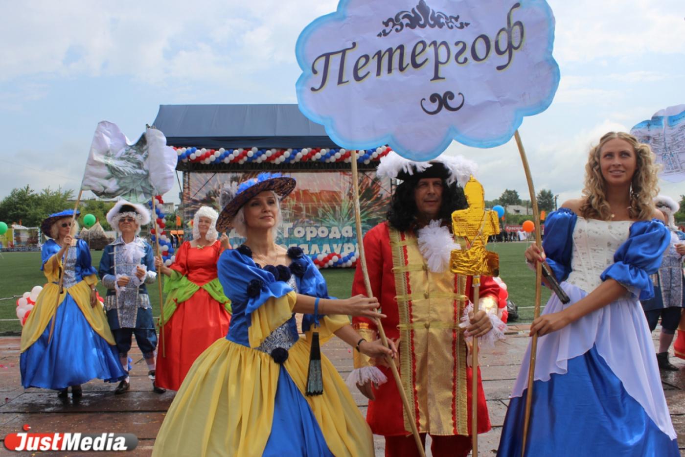 Верхнепышминцы отпраздновали День металлурга в компании с Левшой, Николаем II и Чкаловым - Фото 1