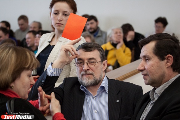 Ни внятного документа, ни подвоза бюджетников, ни спасителя-Высокинского... Общественные слушания по паркам вызвали недоумение - Фото 1