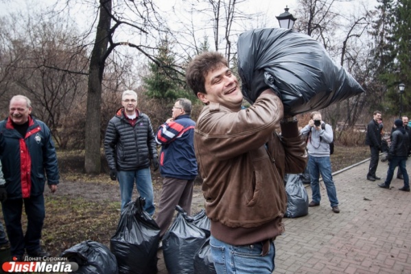 Чисто сработано! Субботники Екатеринбурга сделали из власти «простого человека» - Фото 1