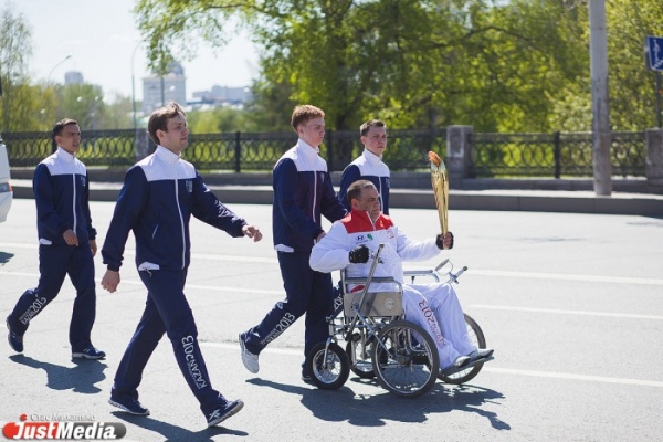 Огненное шествие: как Екатеринбург встретил главный символ Универсиады - Фото 1