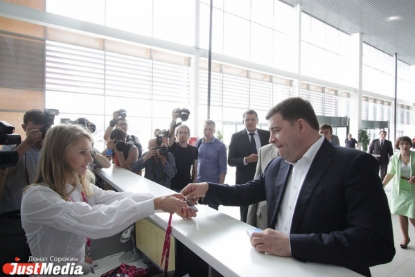 Куйвашев обещал, что кондиционеры на ИННОПРОМе будут работать везде и все время, а журналистов будут кормить на убой - Фото 1