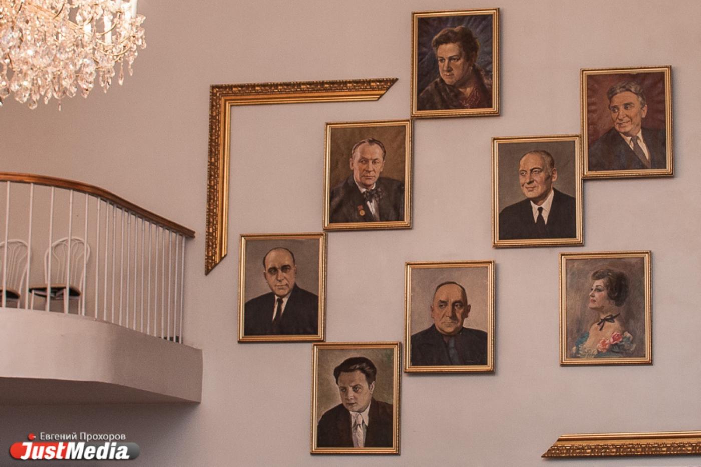 «Добрый мороженщик, безвозмездно дарящий эмоции». Свердловскому театру музыкальной комедии — 80 лет - Фото 1