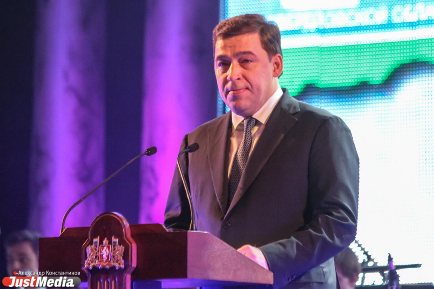 На юбилее области губернатор Куйвашев читал стихи Твардовского, «хвастал» уральскими танками и присвоил Владиславу Крапивину звание почетного гражданина - Фото 1