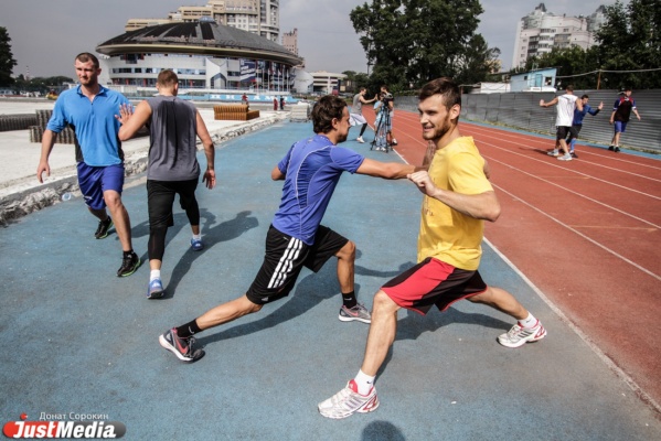В «Урале» — день открытых дверей. Руководство, тренеры и игроки баскетбольного клуба рассказали о задачах на предстоящий сезон - Фото 1