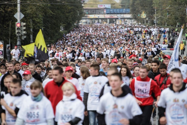 Випы начинают и …срезают. В Екатеринбурге чиновники пробежали самую короткую дистанцию на «Кроссе наций» - Фото 1
