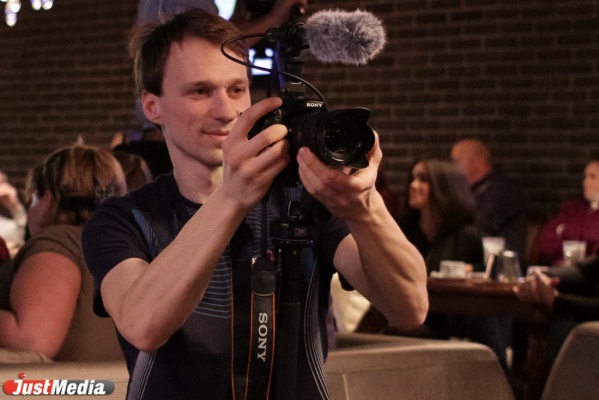 «Казалось, что я движением камеры помогаю спортсменам забивать мячи», — Иван Веденин о том, что остается за кадром на Олимпиадах и хоккейных матчах - Фото 1