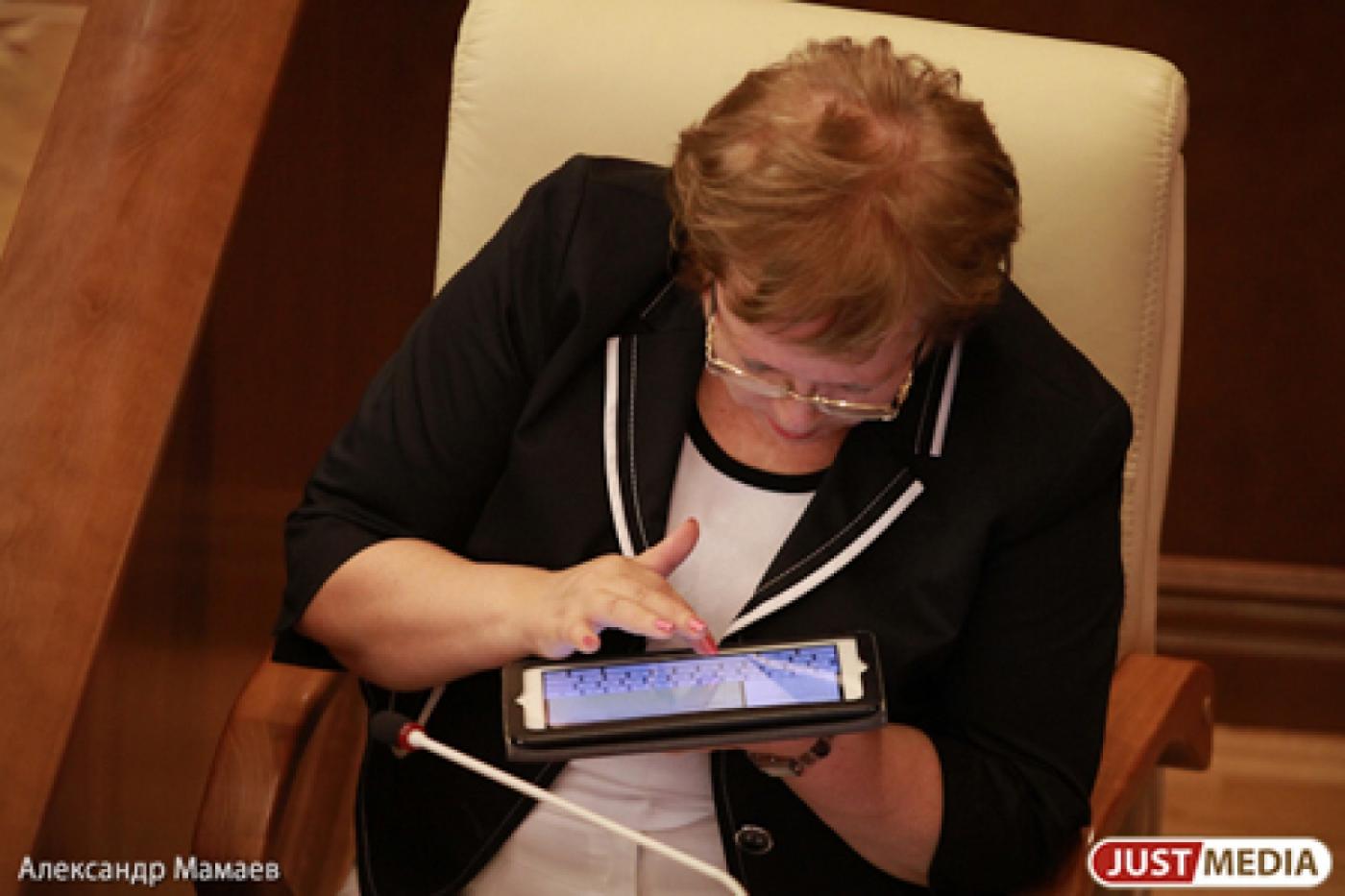 «В здравоохранение вкладывают средства, но я этого не чувствую». Свердловчане завалили агрессивными письмами Мерзлякову - Фото 1