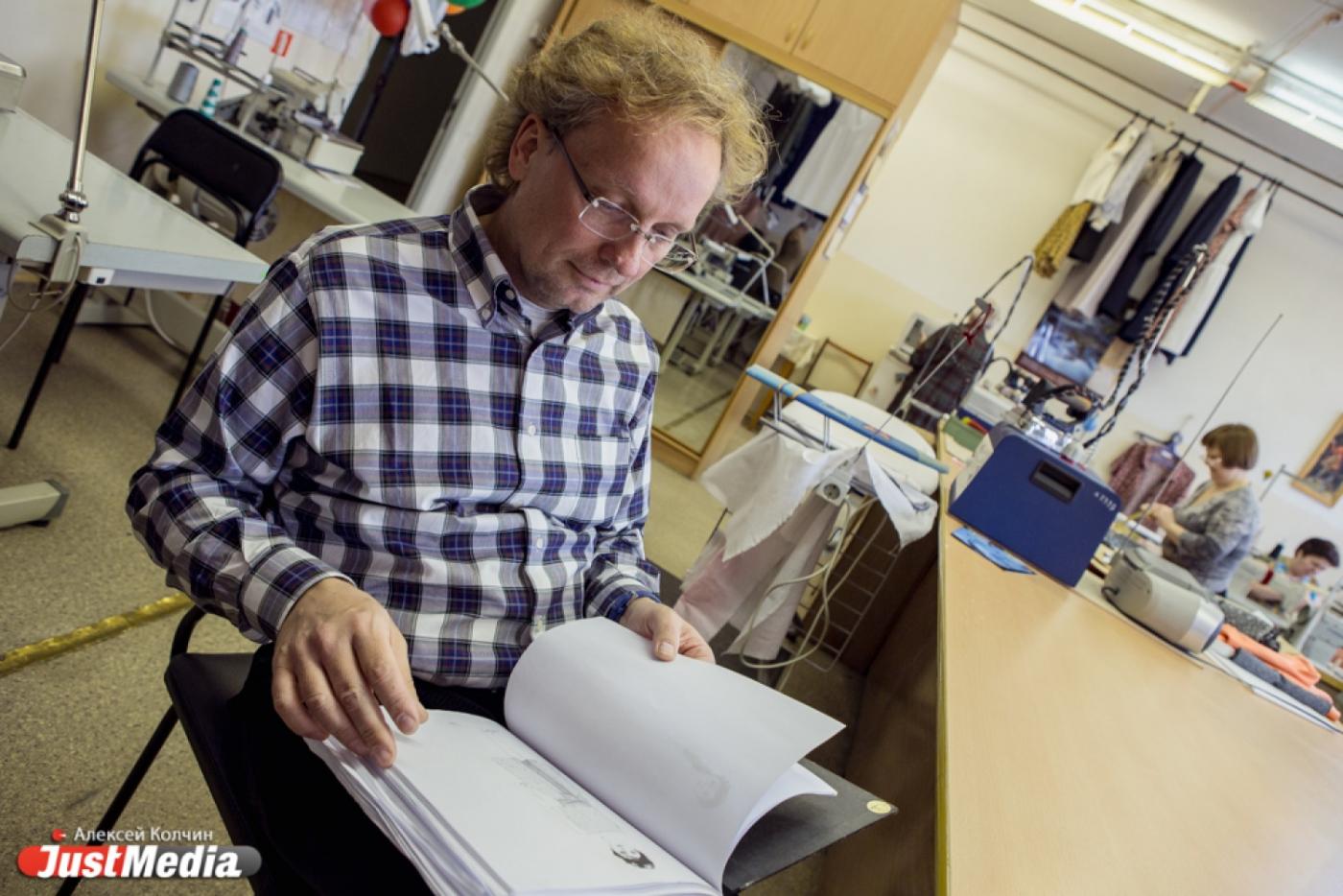 В кожаной куртке, галстуке и солнечных очках. Екатеринбуржцы увидят Евгения Онегина  в ретростиле. ИНТЕРВЬЮ  - Фото 1