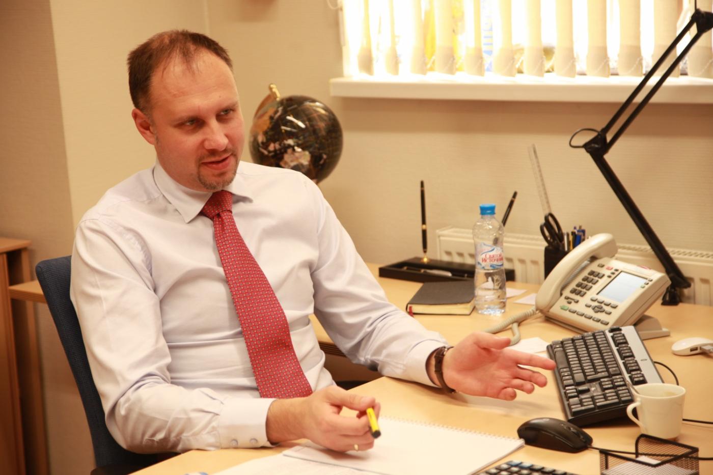 Виталий Милованов, Райффайзенбанк: «Бизнес - не политика. Иностранные банки с российского рынка не уйдут» - Фото 1