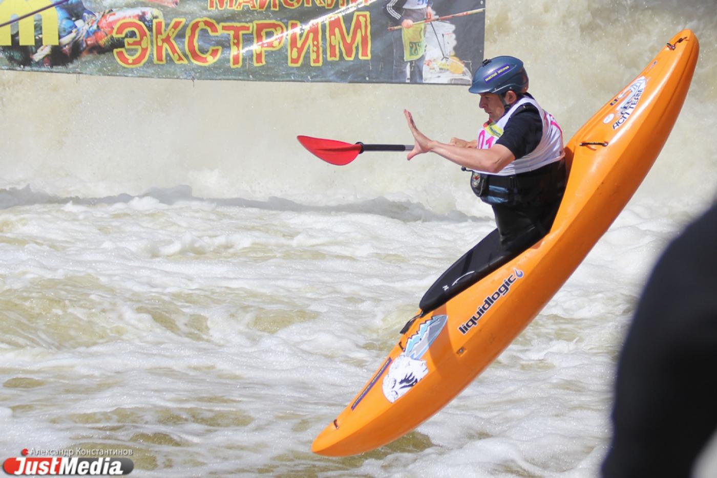 Летающие доски, люди-лососи, яхты и машинки — в Екатеринбурге прошел «Майский экстрим» - Фото 1